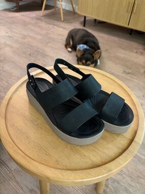 CROCS Black Platform Slingback Sandals with Gray Sole